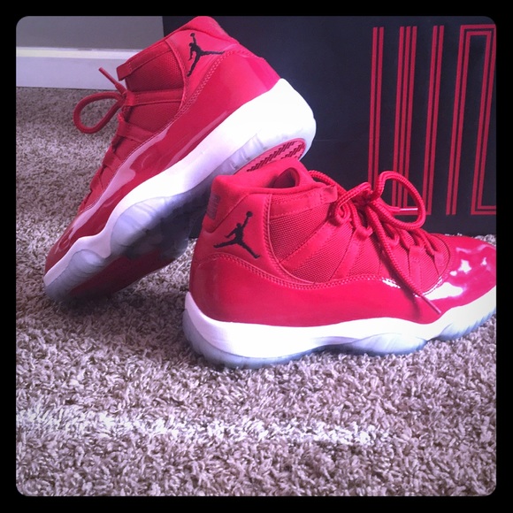 Retro 11 authentic size 9 men’s sneakers